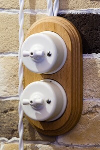 Блок из  двух выключателей с рамкой на два поста Лизетта, Керамика,  Цвет: Белый, Цвет рамки: Натурель.