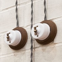 Розетки и выключатели Лизетта, Керамика,  Цвет: Белый, Цвет рамки: Старое дерево.