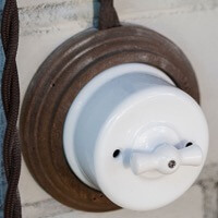 Выключатель с рамкой Лизетта, Керамика,  Цвет: Белый, Цвет рамки: Старое дерево