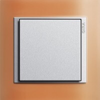 Gira Event Opaque. Цвет рамки: Оранжевый; Цвет вставки и клавиши: Алюминий