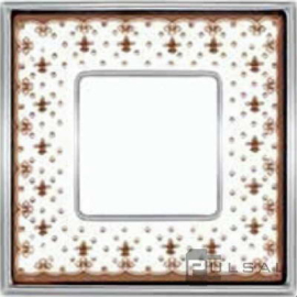 Рамка
Vintage Porcelain,  1 пост,   цвет - хром блестящий (bright chrome), коричневая лилия,  вертикальная,  горизонтальная,  металл,  фарфор / керамика,  FD01341MACB,  FEDE
 - PULSAL.RU